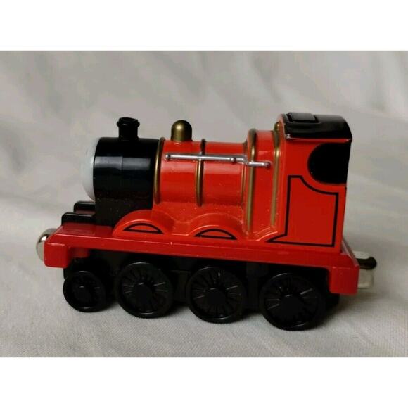 2009 Thomas the Train Talking Light Up James Diecast Train - GUC - Picture 3 of 5